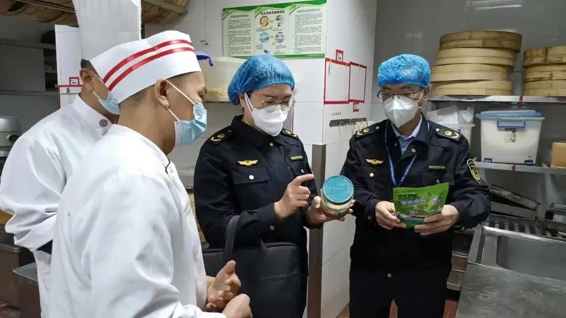 一手货源指的是直接从生产厂家或品牌方获取的货源，具有以下优势：
